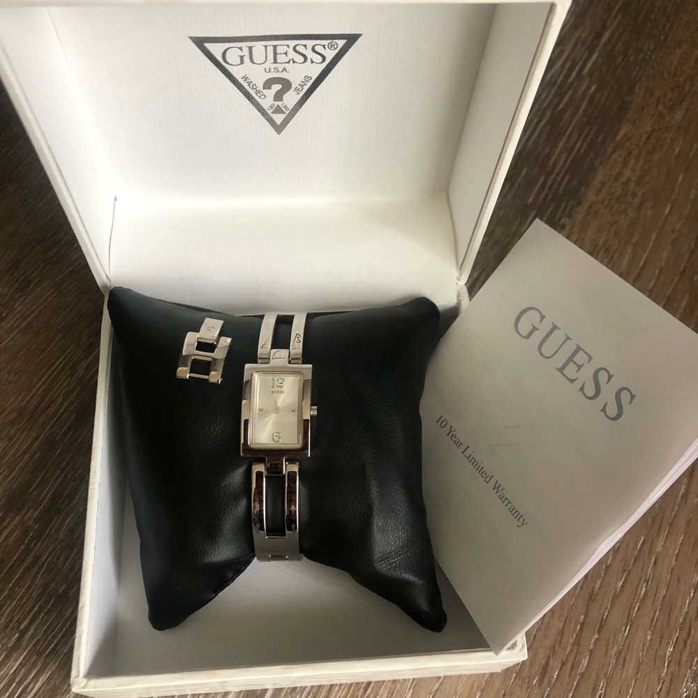 Guess women watch